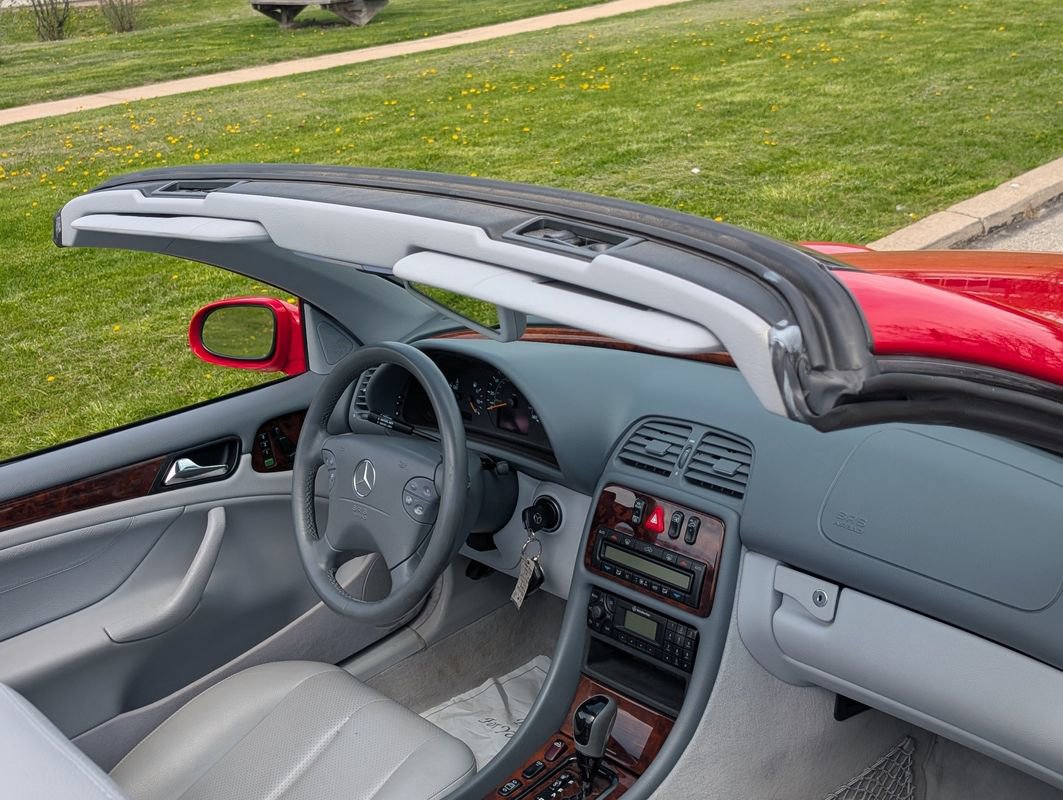 Used 2002 Mercedes-Benz CLK 320 Cabriolet image 40
