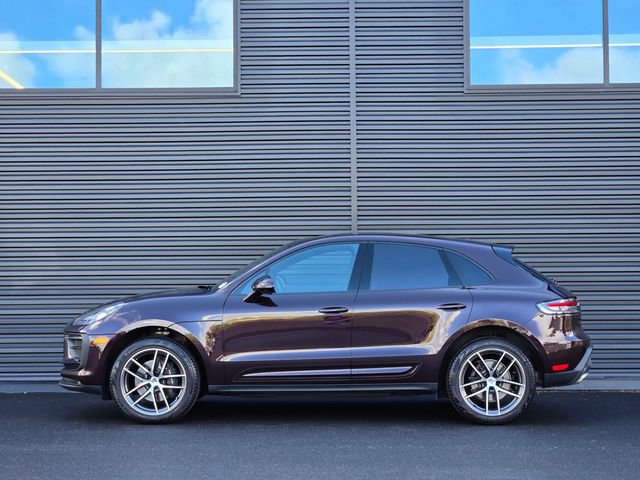 Used 2025 Porsche Macan image 2