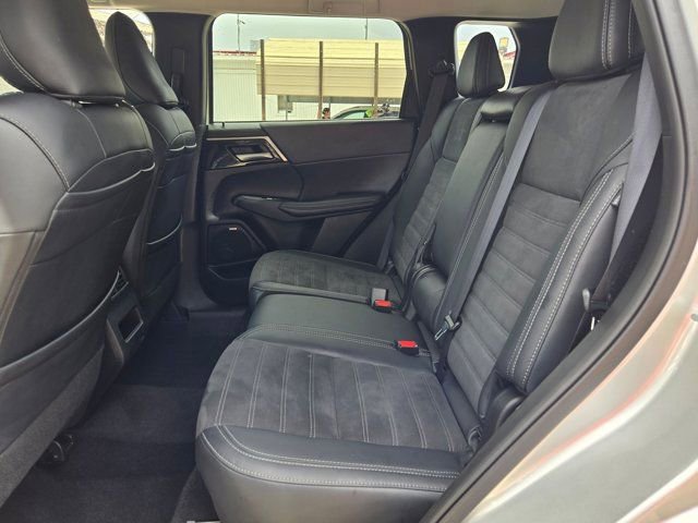 Used 2025 Mitsubishi Outlander SE AWD/4WD image 26