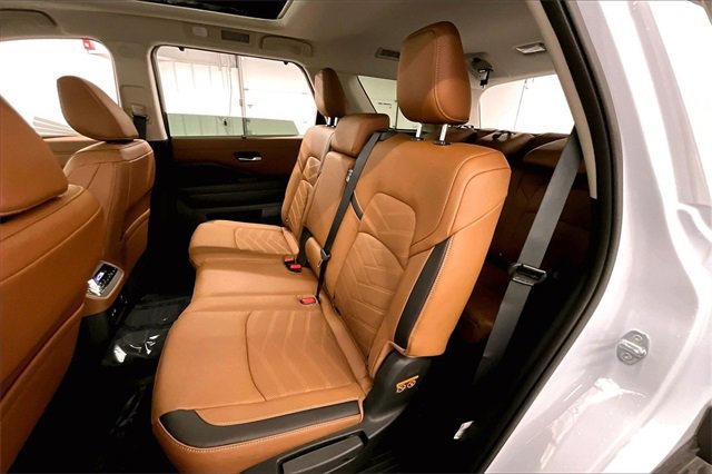 New 2025 Nissan Pathfinder Platinum image 10