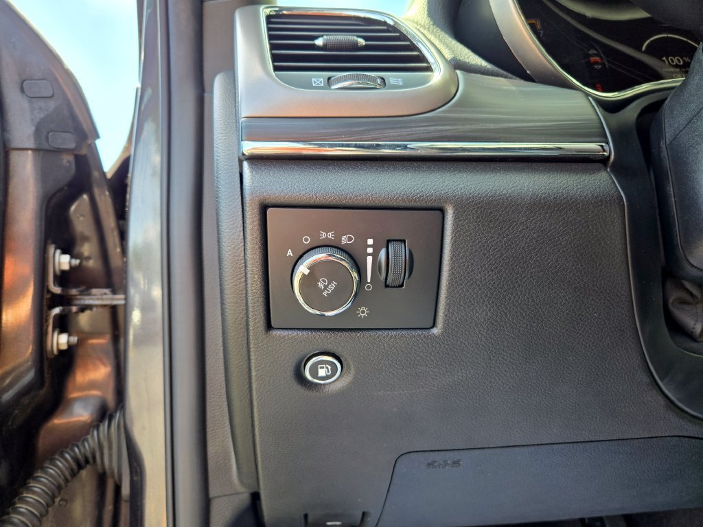 Used 2019 Jeep Grand Cherokee Limited w/ Trailer Tow Group IV AWD/4WD image 17