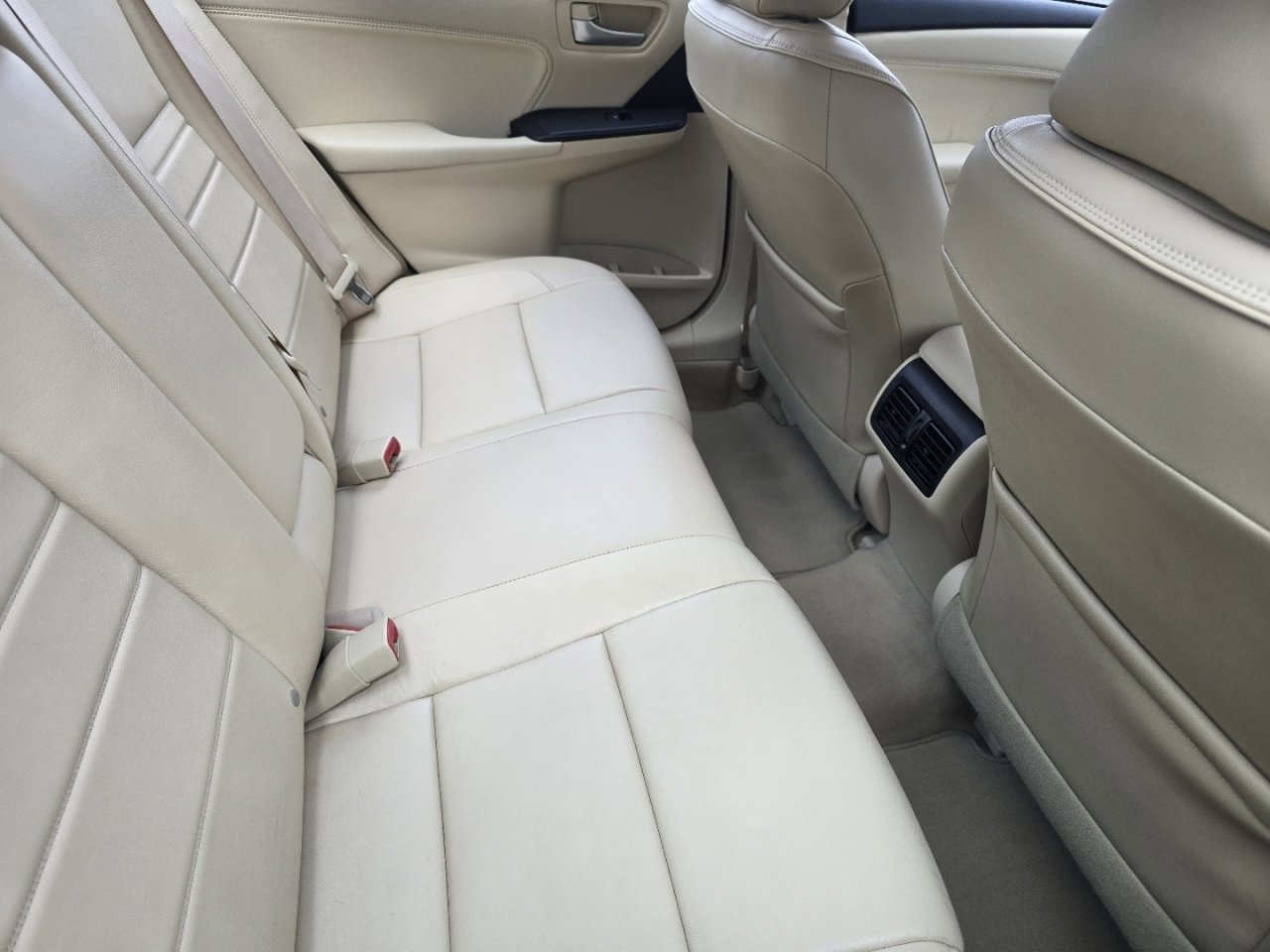 Used 2016 Toyota Camry XLE w/ Moonroof Package image 16