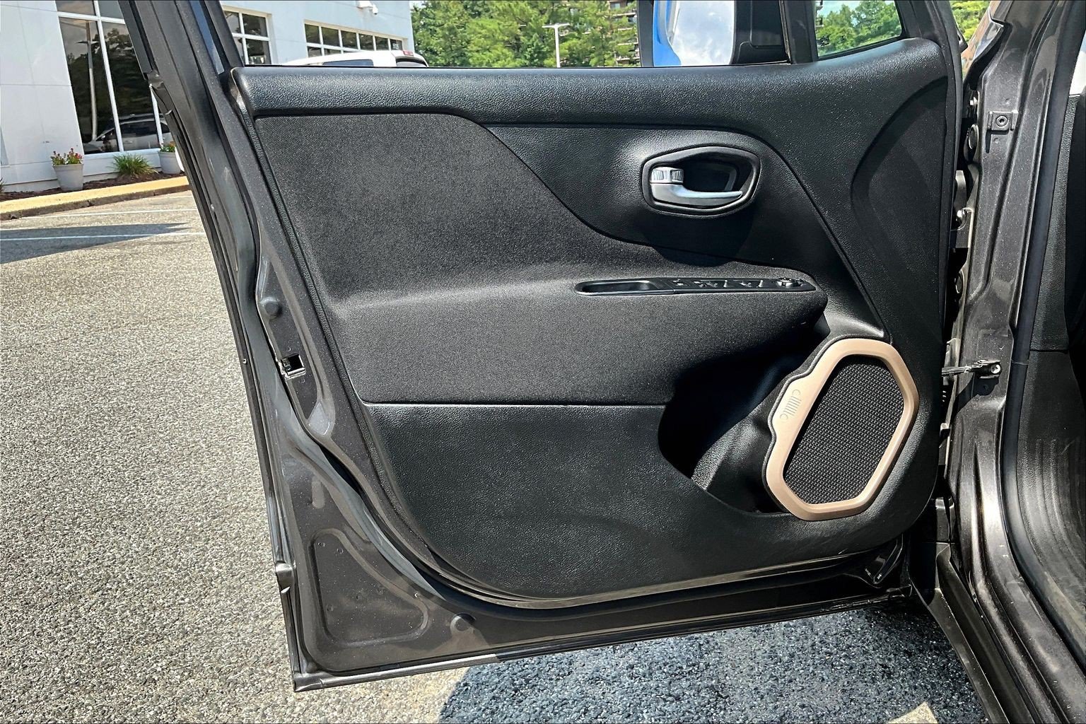 Used 2017 Jeep Renegade Sport w/ Power & Air Group FWD image 17