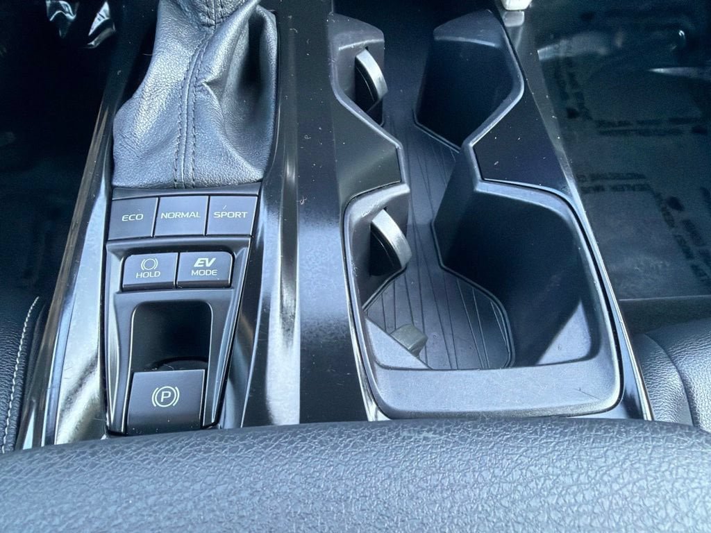 Used 2025 Toyota Camry SE FWD image 30