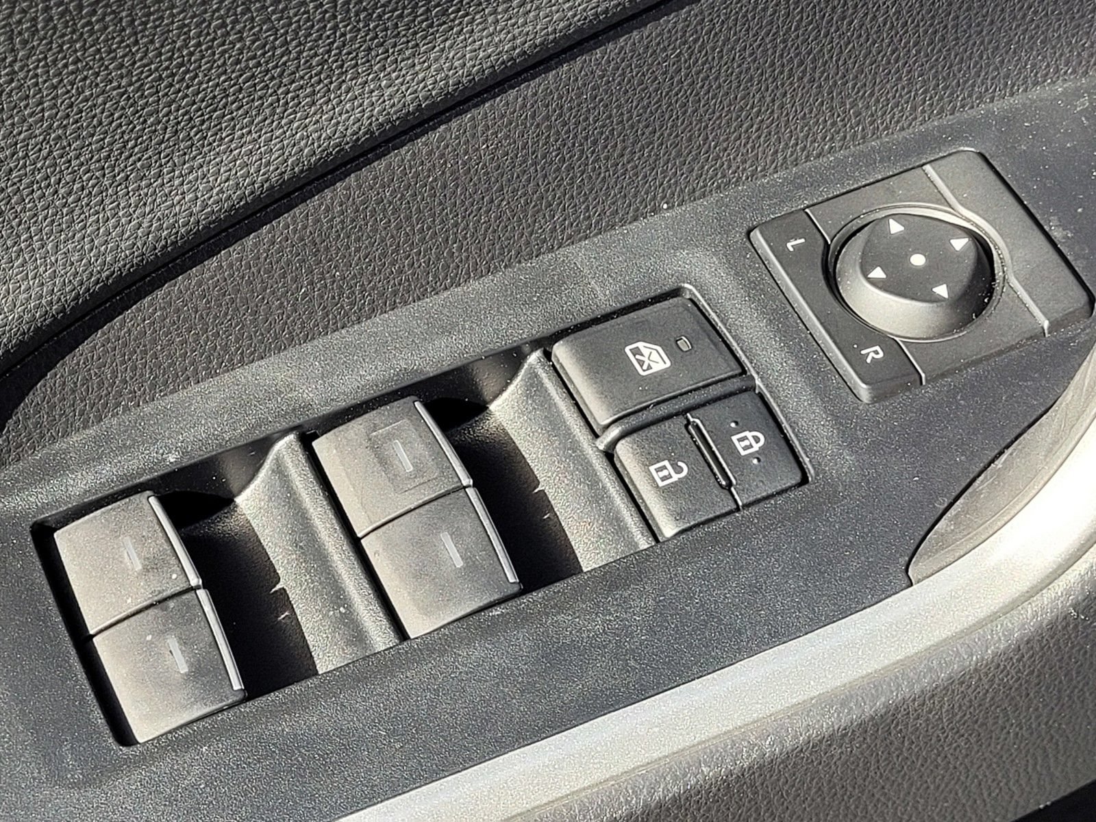 Used 2022 Toyota RAV4 XSE AWD/4WD image 22