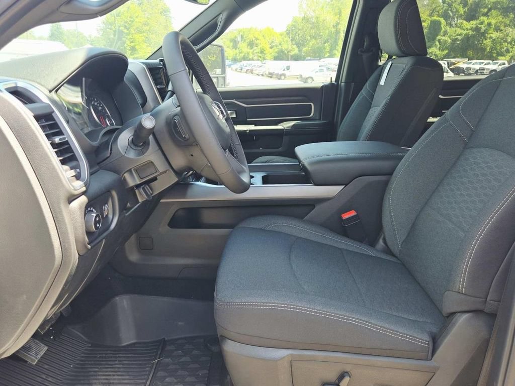 New 2026 RAM 3500 Big Horn AWD/4WD image 18