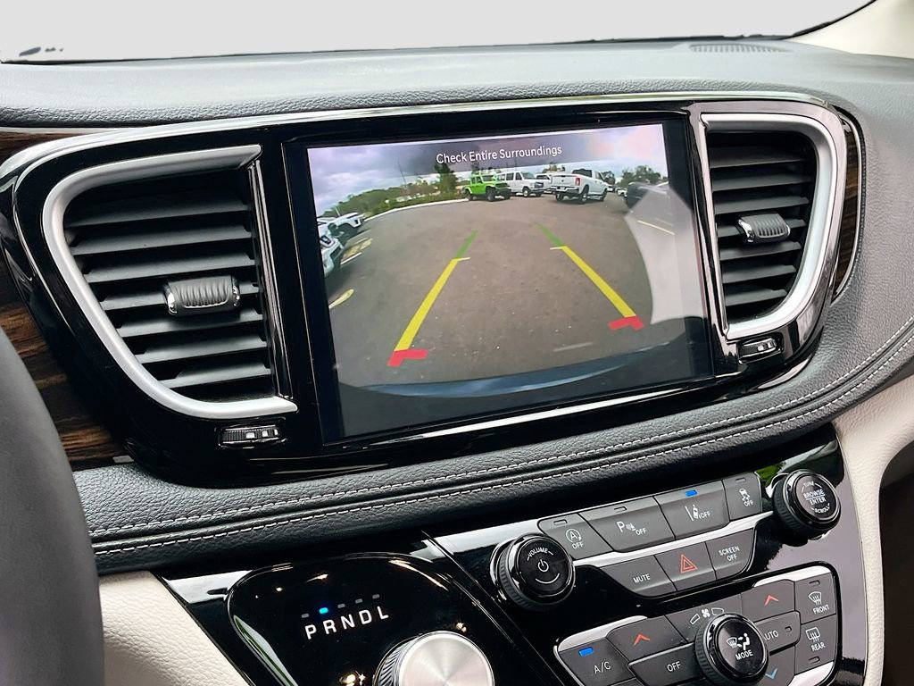 Certified 2024 Chrysler Pacifica Limited image 14