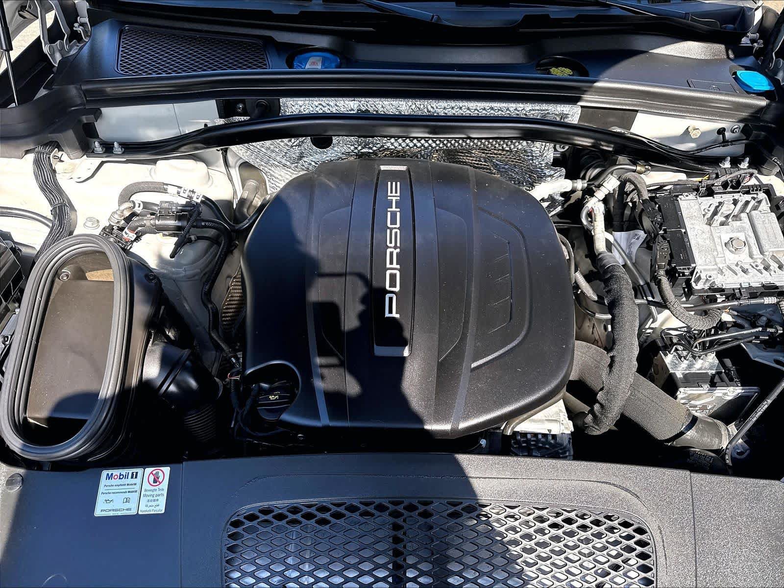 Used 2020 Porsche Macan AWD/4WD image 13