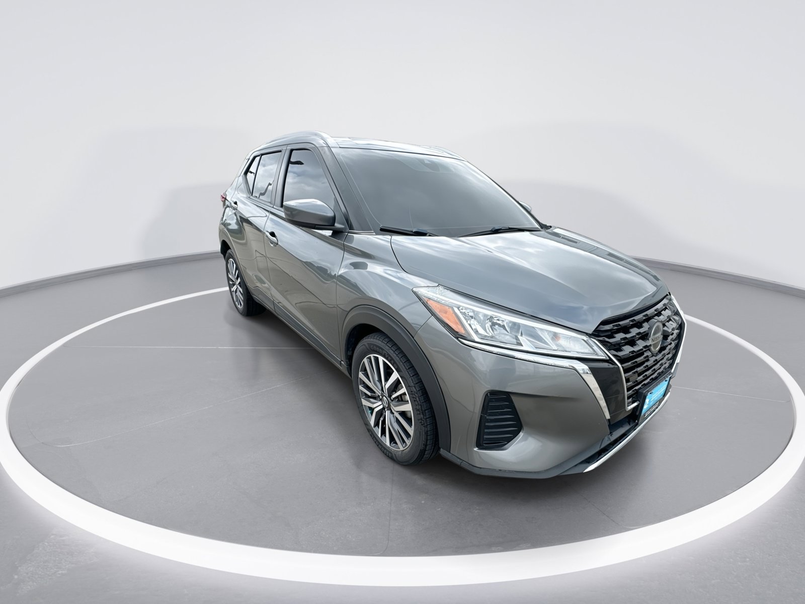 Used 2021 Nissan Kicks SV FWD image 2