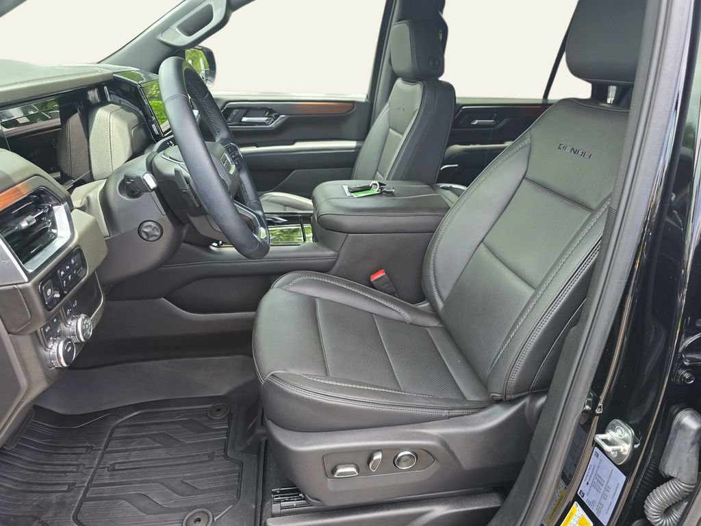 Used 2025 GMC Yukon Denali AWD/4WD image 13