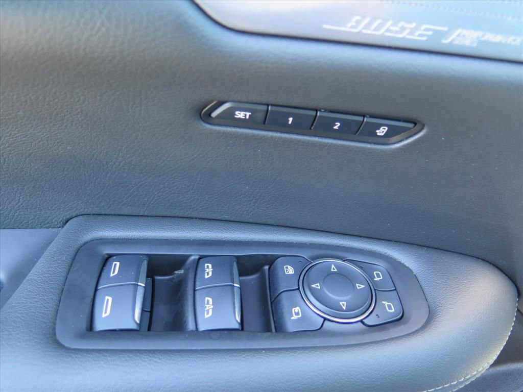 Used 2025 Cadillac XT6 Premium Luxury image 10