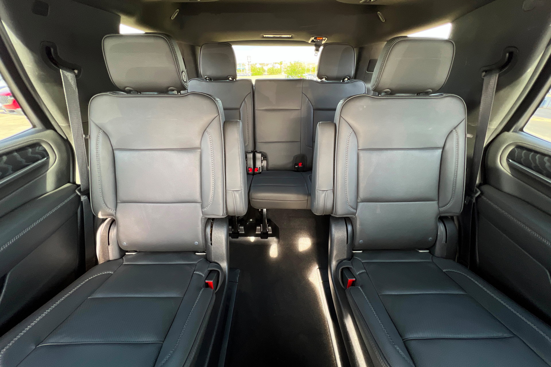 Used 2021 GMC Yukon Denali w/ Denali Premium Package image 26