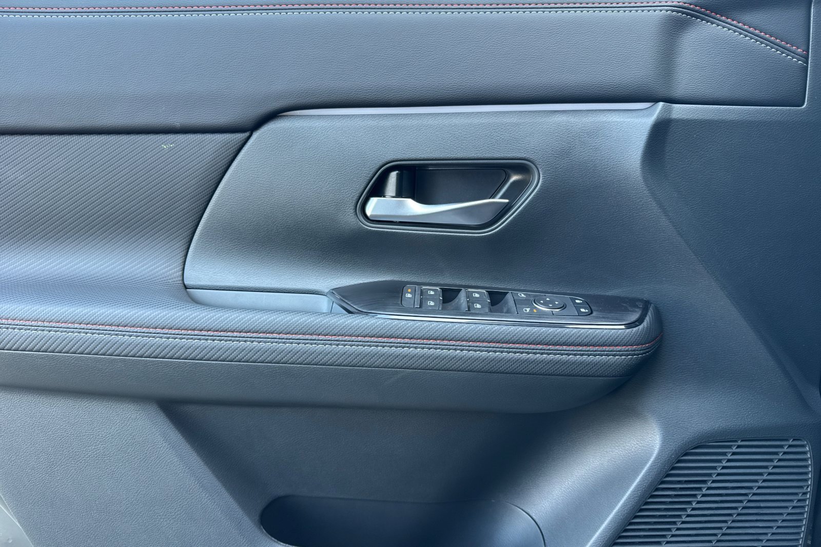 New 2026 Nissan Kicks SR w/ SR Premium Package image 8