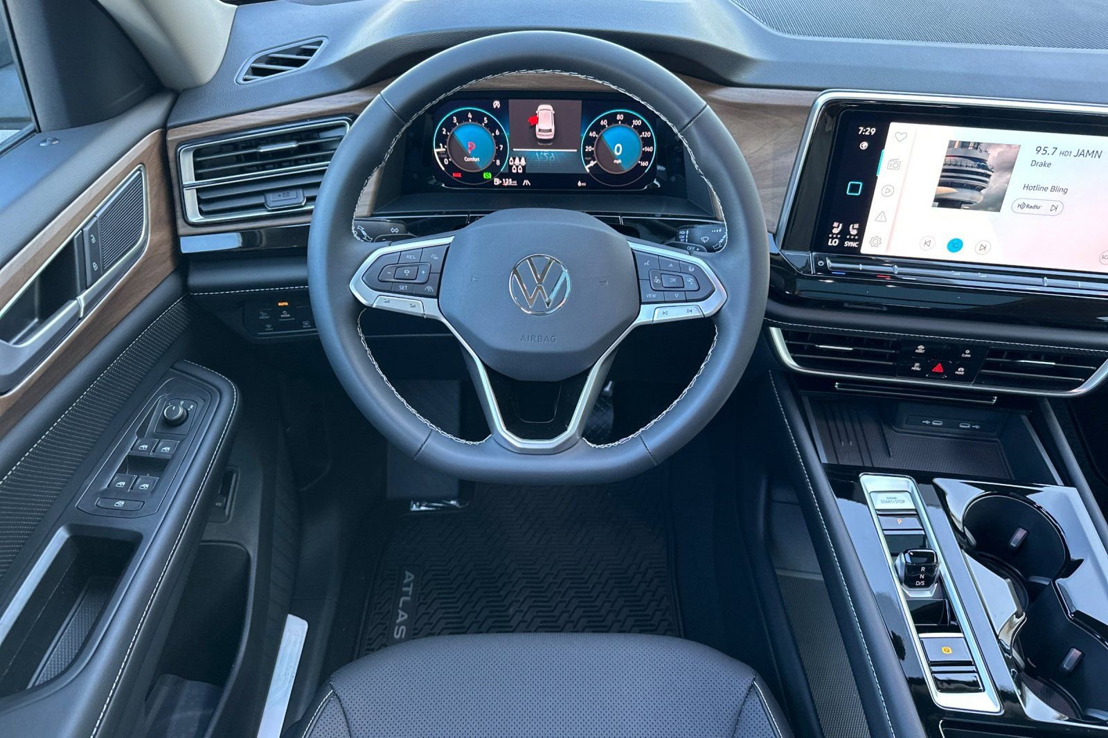 New 2025 Volkswagen Atlas SE image 13
