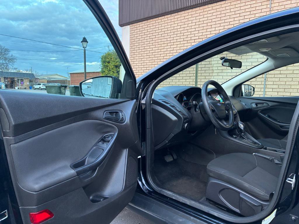 Used 2017 Ford Focus SE FWD image 10