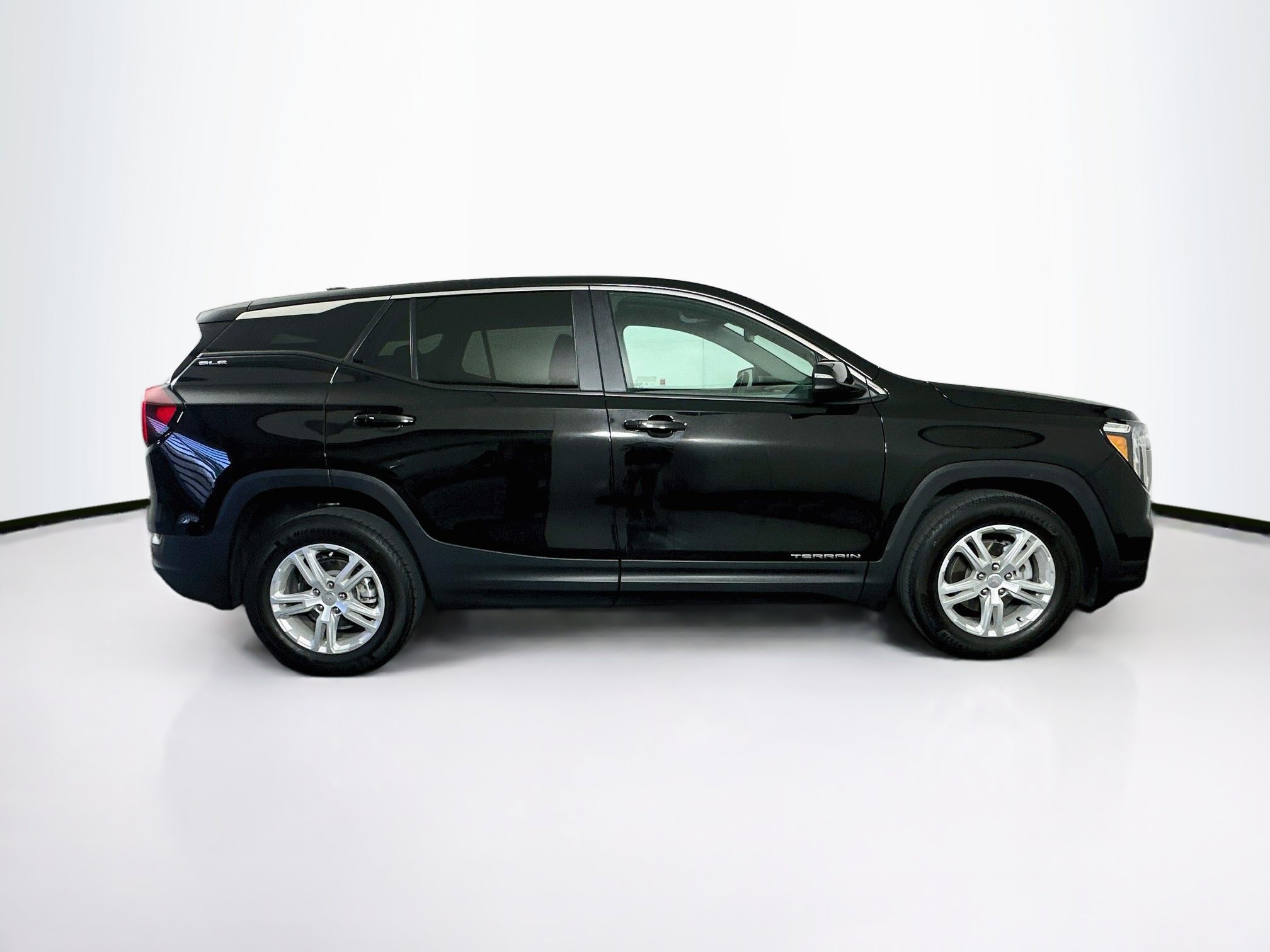 Used 2022 GMC Terrain SLE FWD image 10