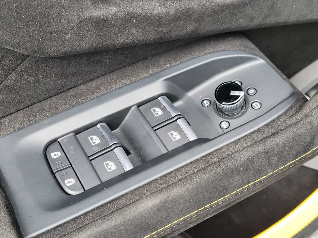 Used 2023 Lamborghini Urus Performante AWD/4WD image 18