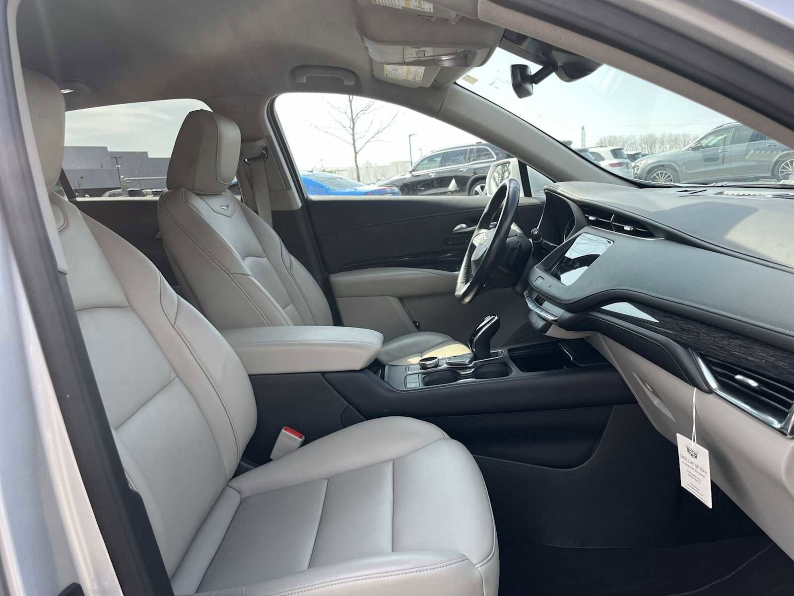 Used 2020 Cadillac XT4 Premium Luxury w/ Cold Weather Package image 11