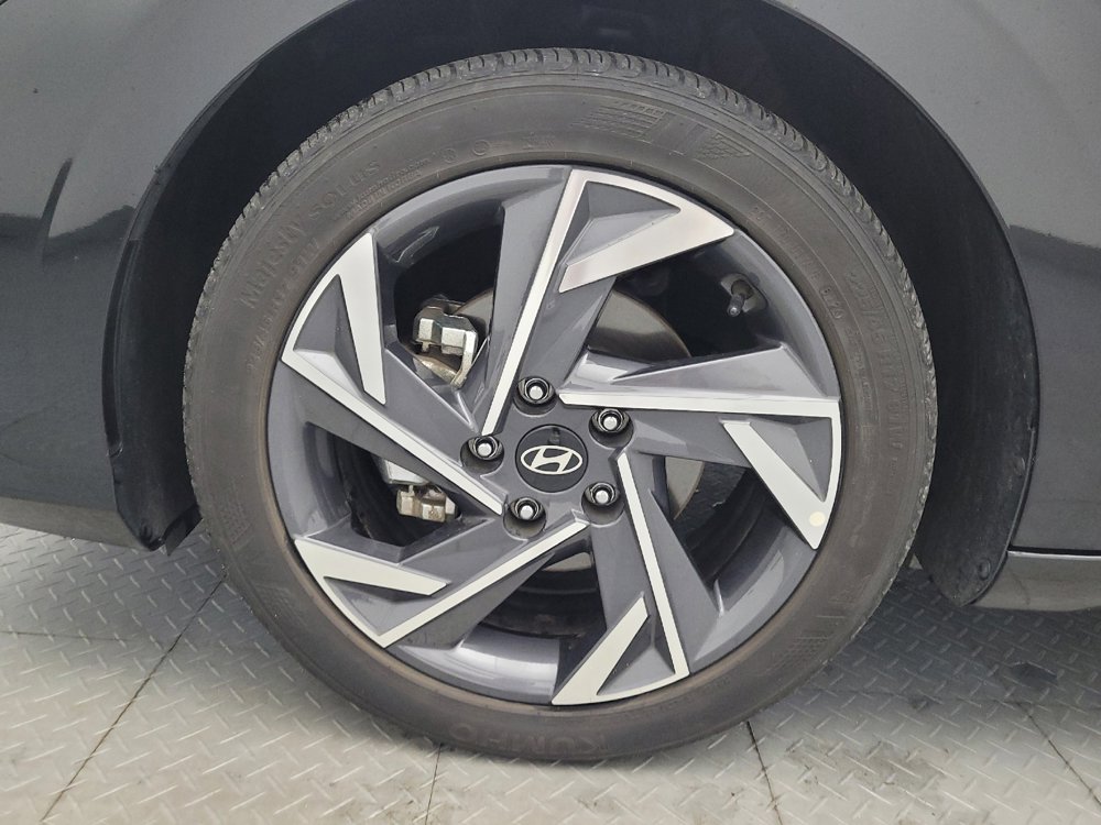 Used 2025 Hyundai Elantra Sport FWD image 31