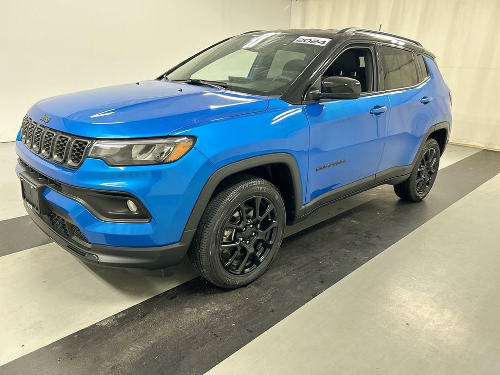 Used 2024 Jeep Compass Latitude w/ Convenience Group image 5