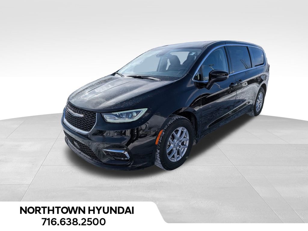 Used 2024 Chrysler Pacifica Touring-L image 1