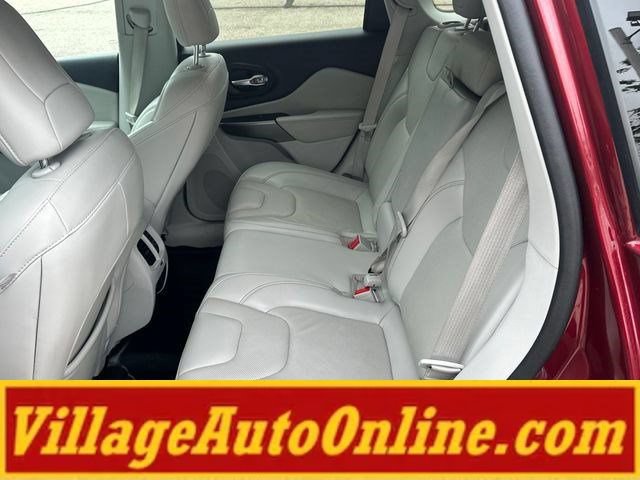 Used 2021 Jeep Cherokee Latitude Lux FWD image 32