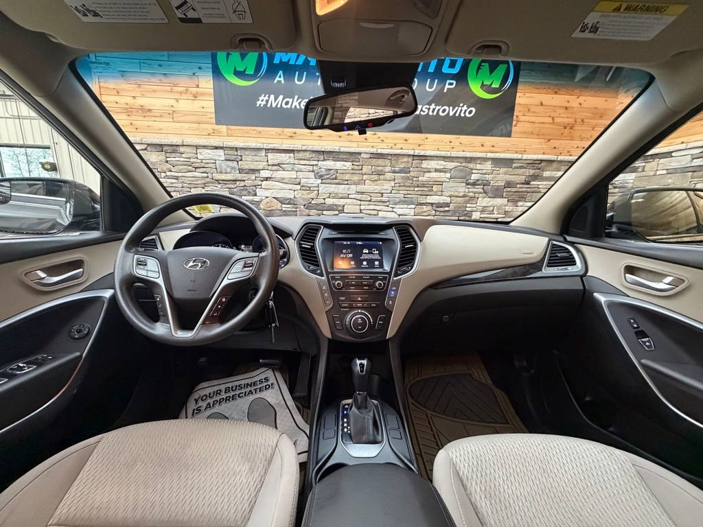 Used 2017 Hyundai Santa Fe SE AWD/4WD image 16
