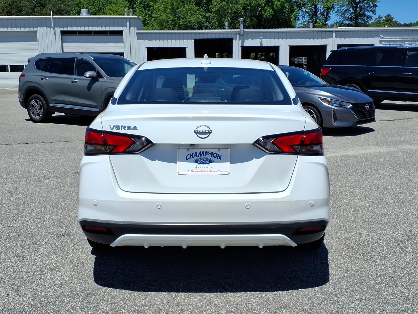 Used 2025 Nissan Versa SV FWD image 23