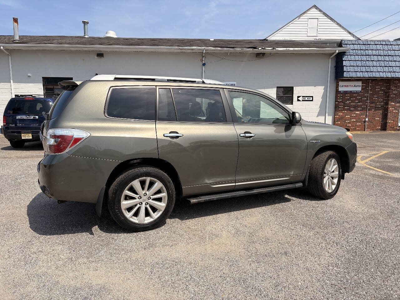 Used 2010 Toyota Highlander Limited AWD/4WD image 7