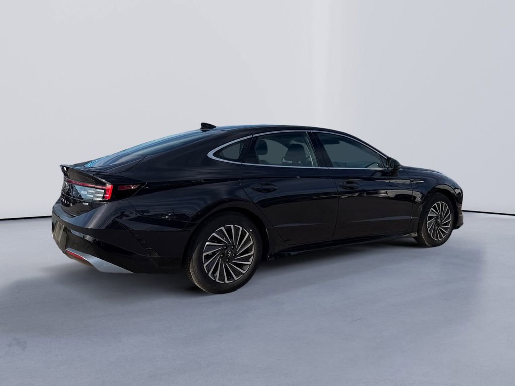 Used 2025 Hyundai Sonata SEL FWD image 3