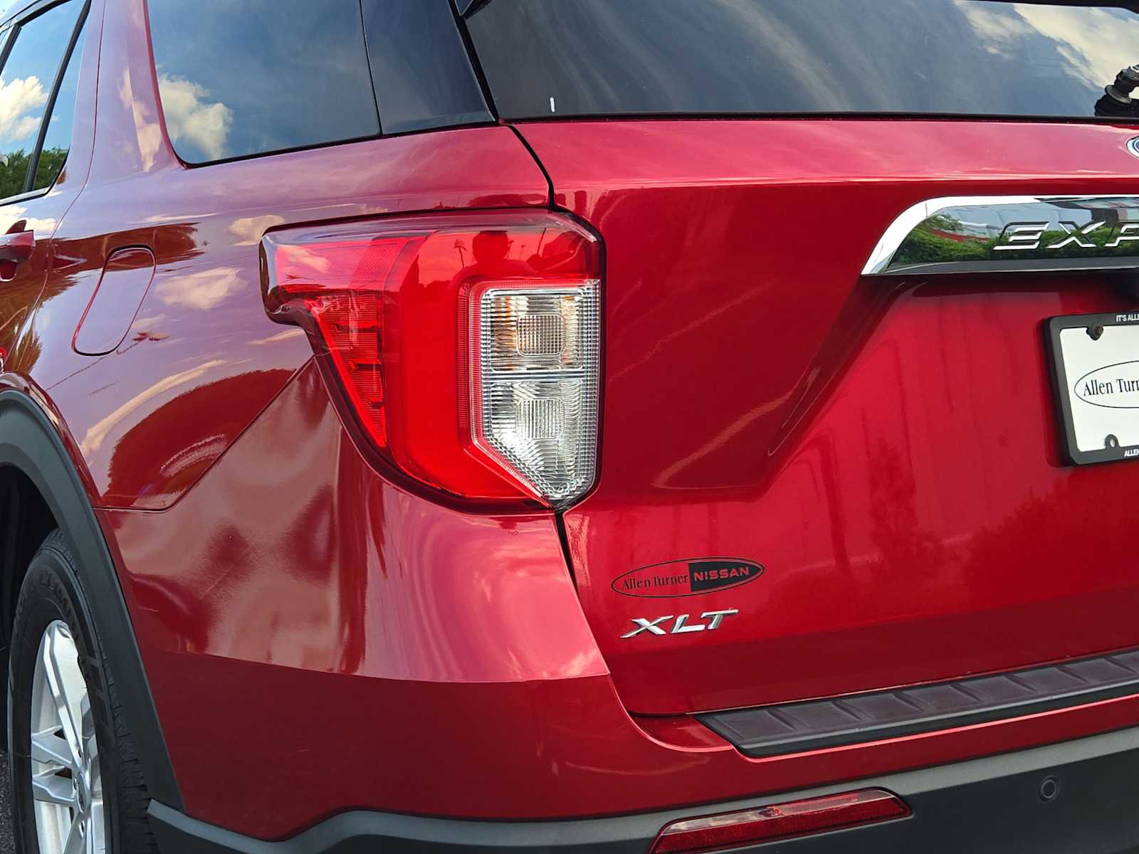 Used 2021 Ford Explorer XLT RWD image 9