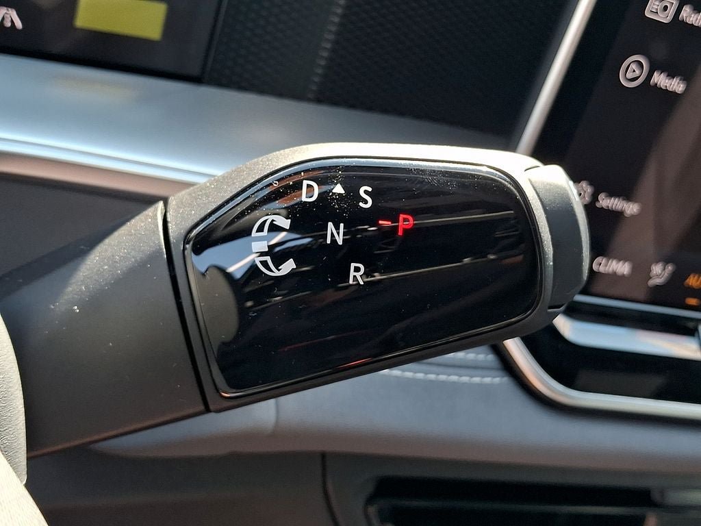 New 2026 Volkswagen Tiguan SE R-Line AWD/4WD image 11