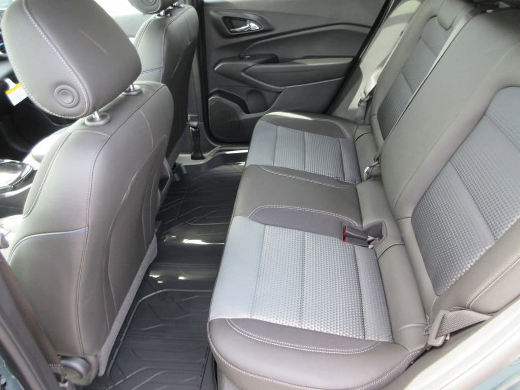 New 2026 Chevrolet Trax LT w/ LPO, Blackout Package FWD image 13