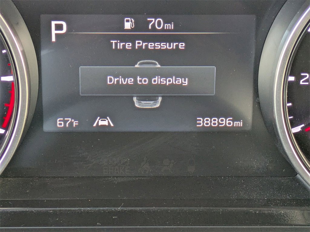 Used 2024 Kia Carnival EX image 16