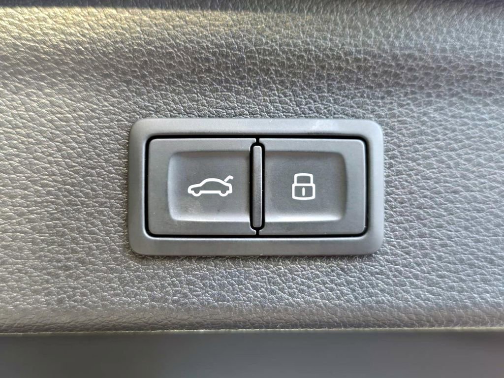 Used 2023 Audi Q3 2.0T Premium Plus w/ Premium Plus Package image 30