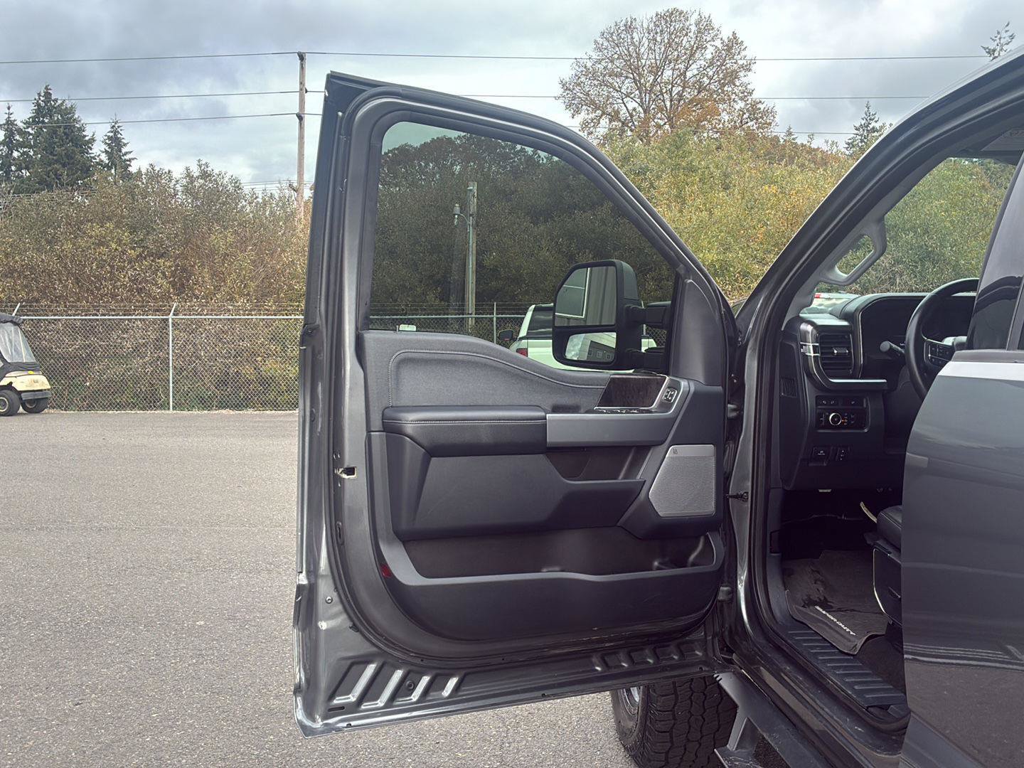 Used 2023 Ford F250 Lariat w/ FX4 Off-Road Package AWD/4WD image 9