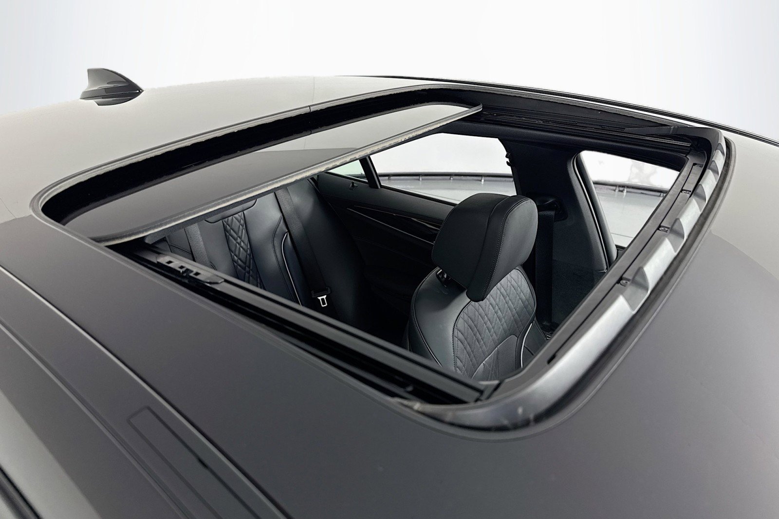 Used 2023 BMW M550i xDrive image 22