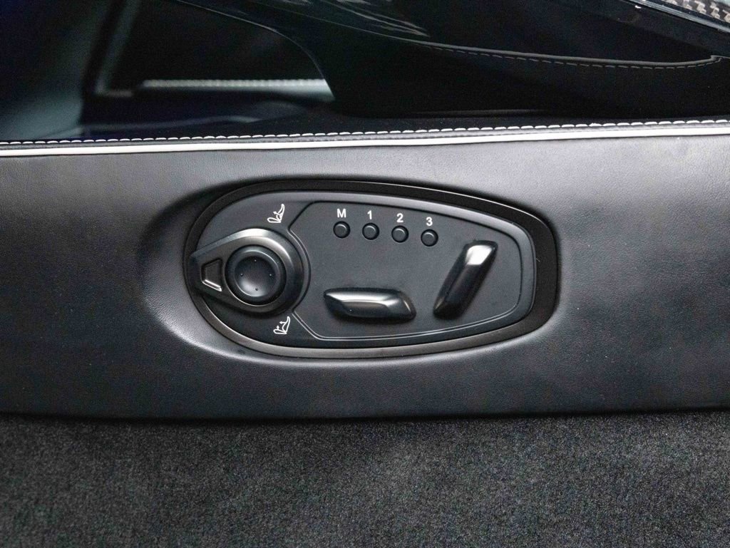 Used 2025 Aston Martin V8 Vantage Coupe image 37