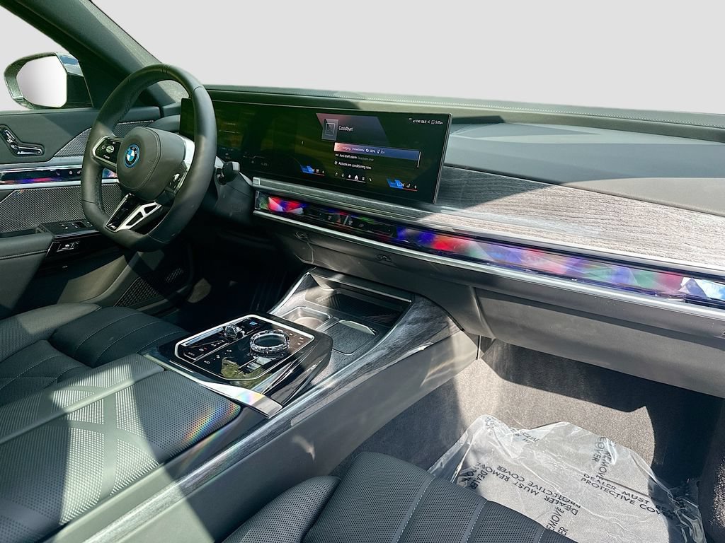 Used 2025 BMW i7 xDrive60 AWD/4WD image 32