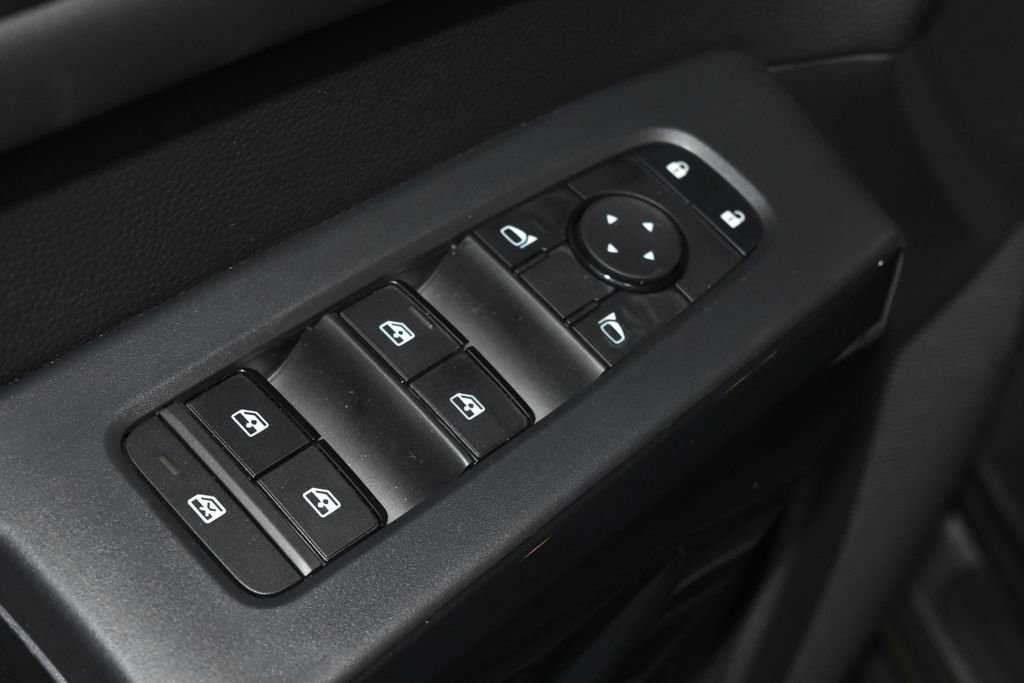 Certified 2024 Nissan Pathfinder SV image 5