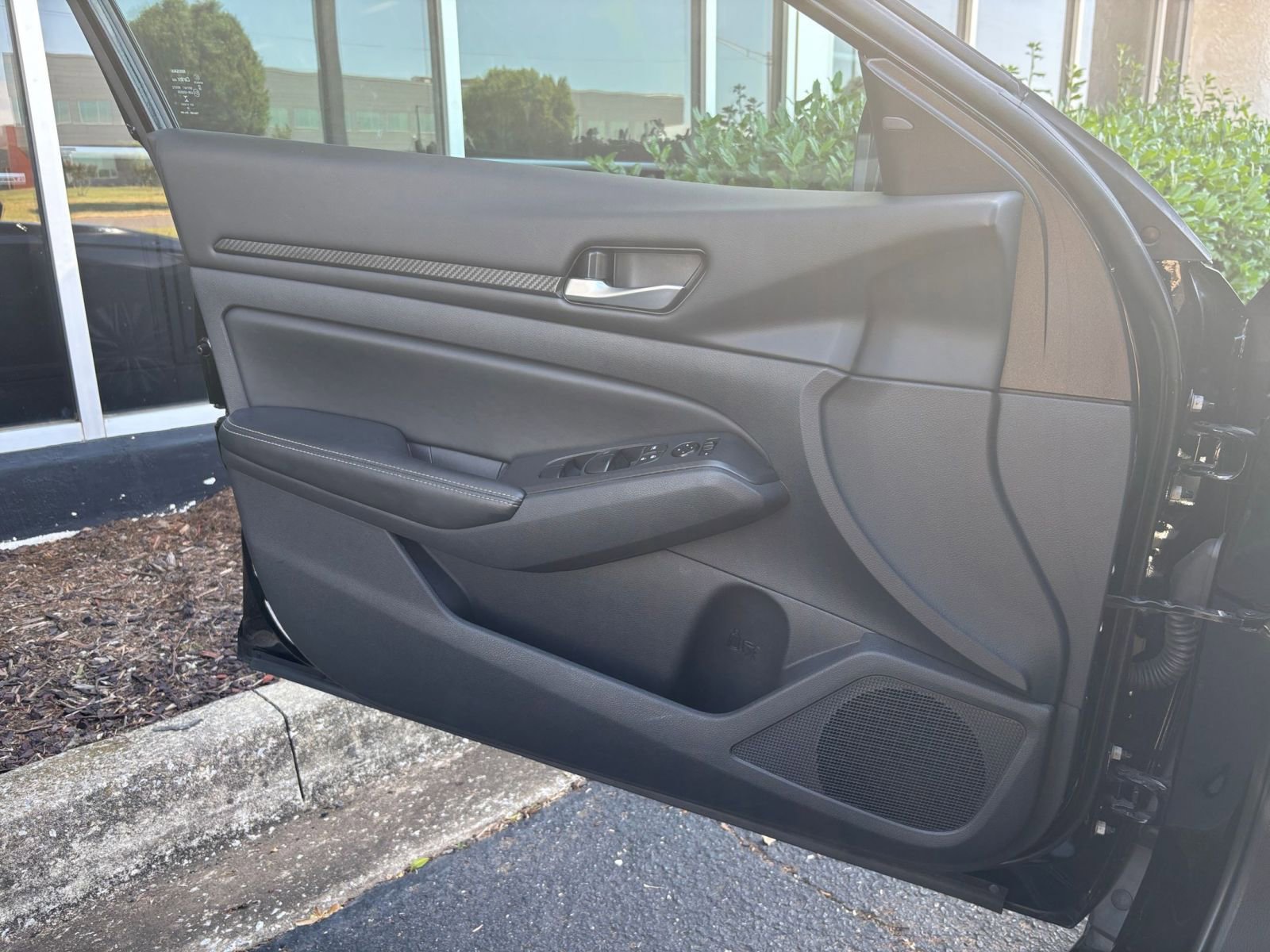 Used 2025 Nissan Altima 2.5 SV FWD image 18