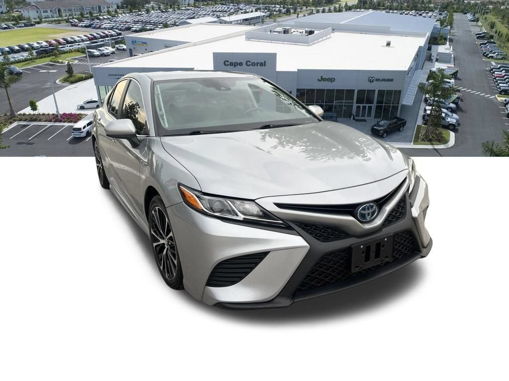Used 2020 Toyota Camry SE FWD image 3