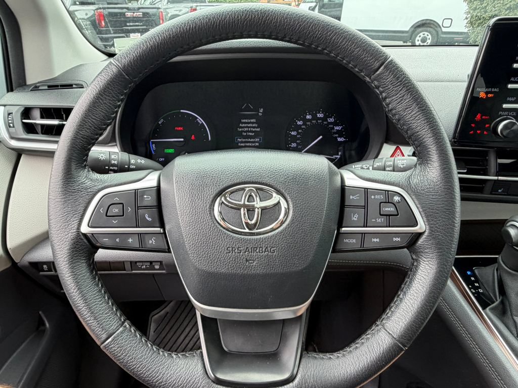 Used 2024 Toyota Sienna XLE AWD/4WD image 31