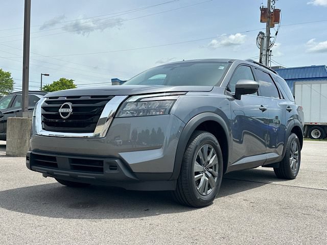 Used 2025 Nissan Pathfinder SV FWD image 1