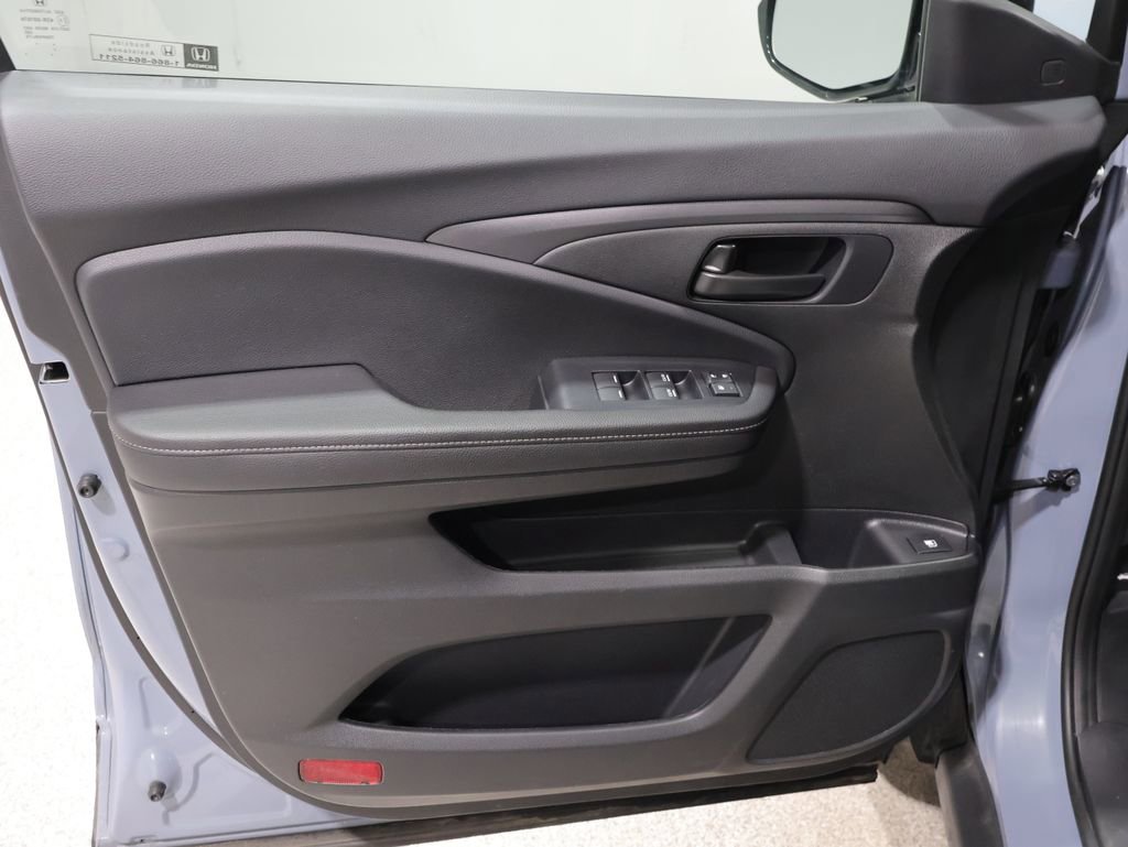 Used 2025 Honda Ridgeline Sport image 14