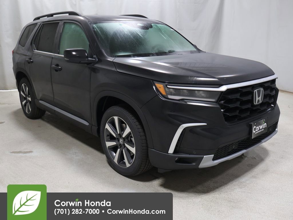 New 2025 Honda Pilot Touring image 1