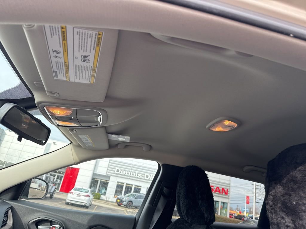 Used 2015 Jeep Cherokee Sport image 6