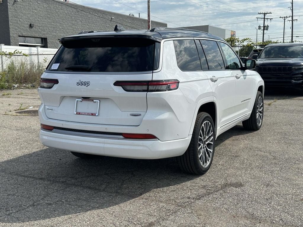 New 2027 Jeep Grand Cherokee L Summit AWD/4WD image 3