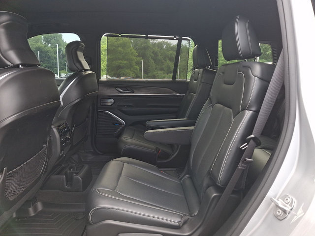Used 2021 Jeep Grand Cherokee L Overland w/ Luxury Tech Group IV AWD/4WD image 21