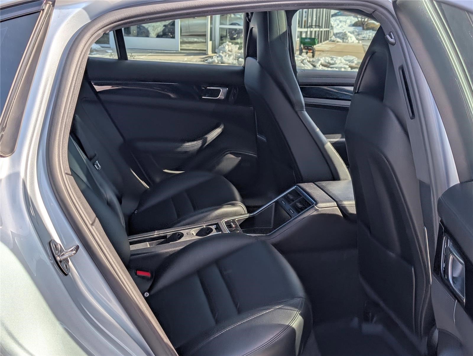 Used 2018 Porsche Panamera 4S image 11